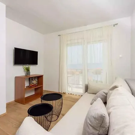 In 15442 Apartment