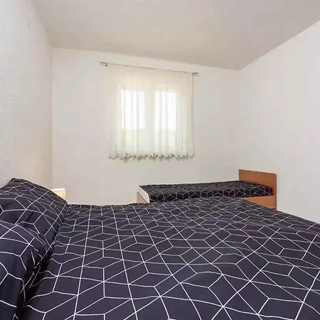 Apartment In 15442 *