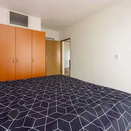 Apartment In 15442
